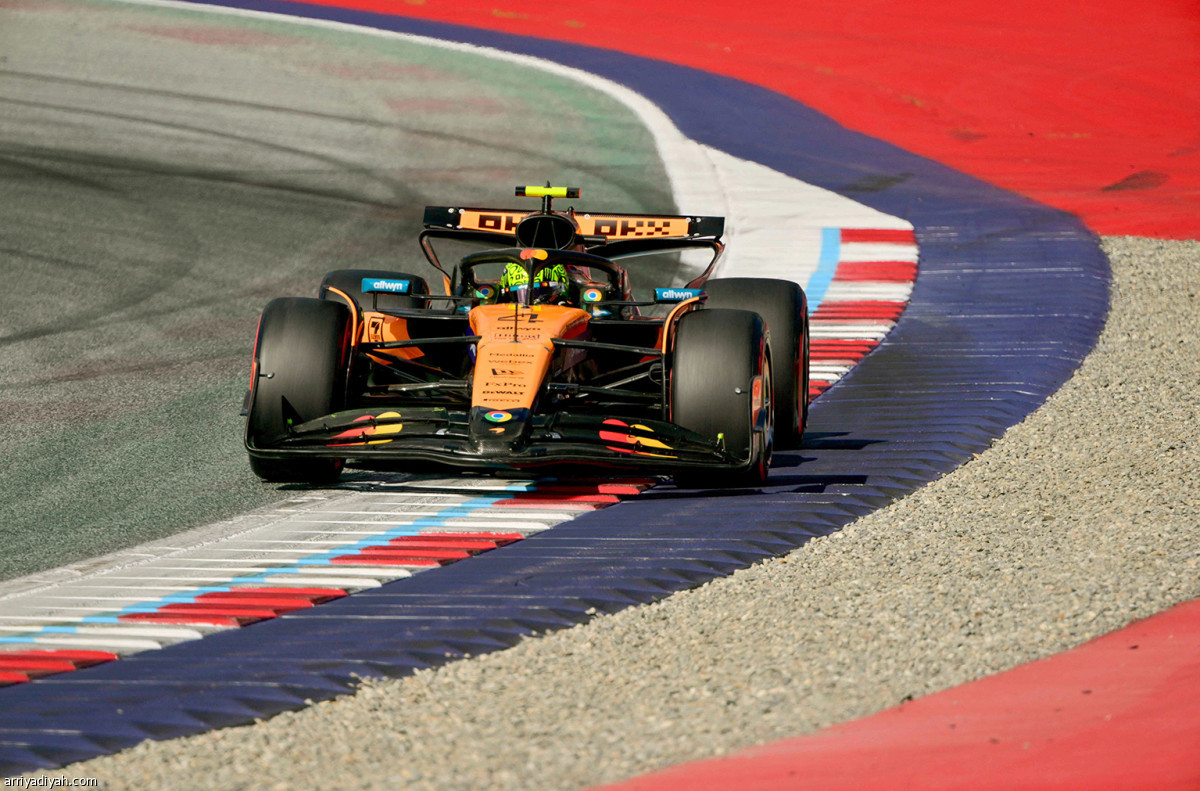 نوريس ينطلق أولا