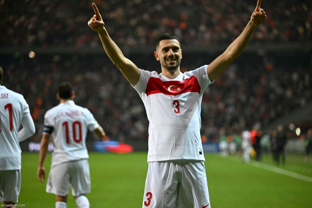 ديميرال يحتفل