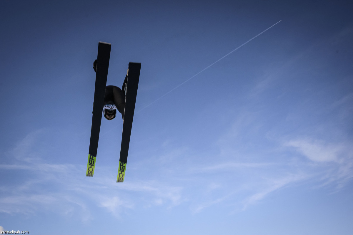 المتسابقون يحلقون