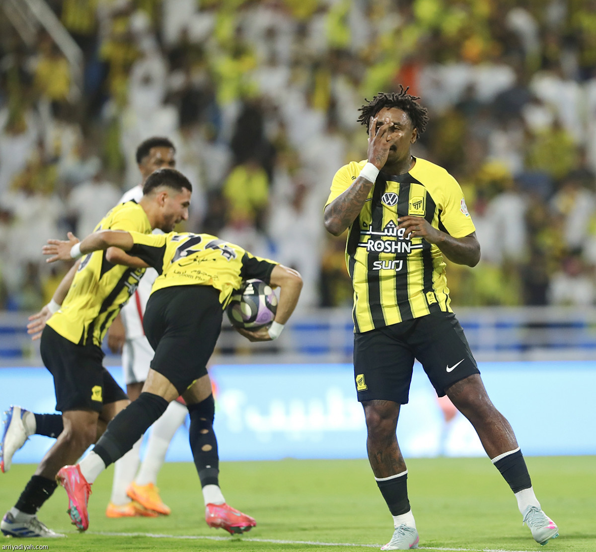 الاتحاد يقلبها